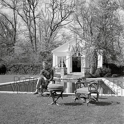 Roger-Viollet | 1644120 | Jean Marais (1913–1998), French actor, at his place. Marnes-la-Coquette (France), 1960s. Photograph by Philippe R. Doumic (1927–2013). | &copy; Philippe R. Doumic / Roger-Viollet