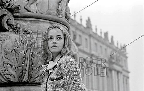 Roger-Viollet | 1644156 | Jeanne Moreau (1928–2017), French actress, singer, and director. Versailles, 1960s. Photograph by Philippe R. Doumic (1927–2013). | &copy; Philippe R. Doumic / Roger-Viollet