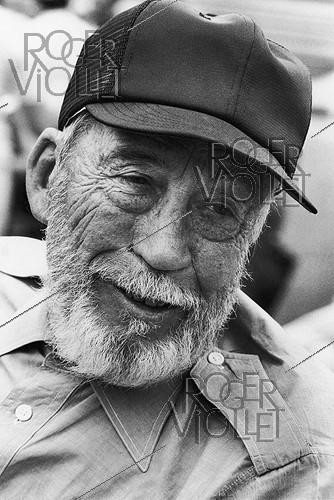 Roger-Viollet | 311025 | John Huston (1906-1987), American actor, director and producer during the shooting of  Escape for victory . June 22 and 23, 1980. | &copy; Jean-Régis Roustan / Roger-Viollet