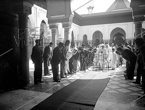 Roger-Viollet | 225760 | King Mohammed V of Morocco and his son, Crown Prince Hassan, at the Paris Mosque. | &copy; Albert Harlingue / Roger-Viollet