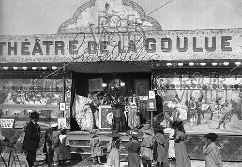 Roger-Viollet | 1071514 | La Goulue, Grille d'Egout and la Môme Fromage, dancers of French cancan, in their small fairground theatre. | &copy; Roger-Viollet / Roger-Viollet
