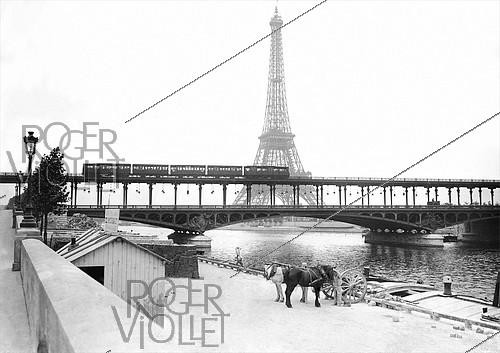 Roger-Viollet | 426052 | Le pont de Bir-Hakeim et la Tour Eiffel. Paris (16e arr.), 1908. | &copy; Maurice-Louis Branger / Roger-Viollet