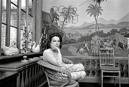 Roger-Viollet | 1644015 | Leslie Caron (born in 1931), French actress and dancer. Paris, 1960s. Photograph by Philippe R. Doumic (1927–2013). | &copy; Philippe R. Doumic / Roger-Viollet