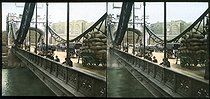 Roger-Viollet | 1011334 | London (England). The suspension bridge. | &copy; Léon & Lévy / Roger-Viollet