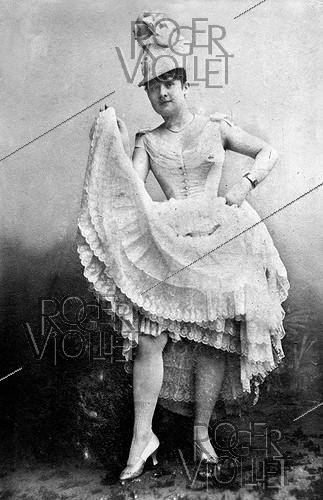Roger-Viollet | 290006 | Louise Weber known as La Goulue (1869-1929), French dancer. | &copy; Maurice-Louis Branger / Roger-Viollet