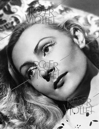 Roger-Viollet | 1421812 | Marie Sauvaneix, actress, April 1945. Photograph from the collections of the French newspaper  France Soir . Bibliothèque historique de la Ville de Paris. | &copy; Fonds France-Soir / BHVP / Roger-Viollet