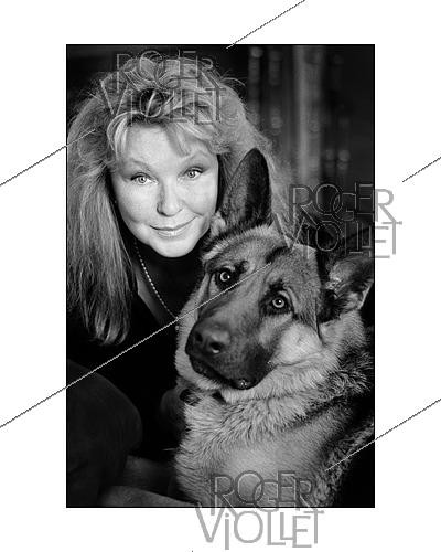 Roger-Viollet | 1422093 | Marina Vlady (1938-2026), French actress and writer. Paris, 1989. | &copy; Irmeli Jung / Roger-Viollet