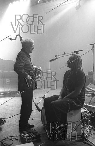 Roger-Viollet | 1472903 | Michel Portal (1935-2026), compositeur et musicien français, et Mino Cinelu (né en 1957), musicien français, 2006. | &copy; Christian Rose / Roger-Viollet