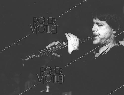 Roger-Viollet | 1472887 | Michel Portal (1935-2026), French saxophonist and clarinetist, during a concert on February 7, 1979. | &copy; Christian Rose / Roger-Viollet