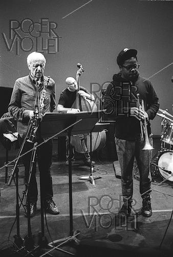 Roger-Viollet | 1472907 | Michel Portal, Ambrose Akinmusire performs live. 27/05/2015 | &copy; Christian Rose / Roger-Viollet