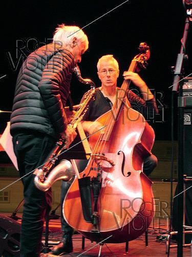 Roger-Viollet | 1472915 | Michel Portal, Bruno Chevillon performs live. 22/09/2018 | &copy; Christian Rose / Roger-Viollet