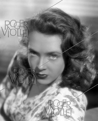 Roger-Viollet | 962479 | Micheline Presle (1922-2024) actrice française. 1940. | &copy; Léopold Mercier / Roger-Viollet