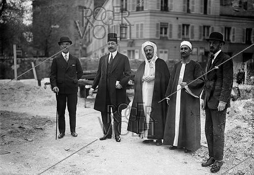 Roger-Viollet | 587672 | Moroccan Prime Minister Ben Ghabrit visiting the construction site of the Paris Mosque. 1924. | &copy; Maurice-Louis Branger / Roger-Viollet