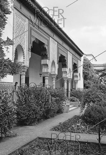Roger-Viollet | 688460 | Mosquée de Paris (construction : 1922-1926). Jardins. Paris (5e arr.) | &copy; Roger-Viollet / Roger-Viollet