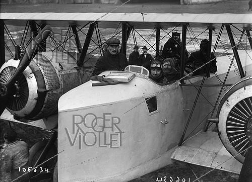 Roger-Viollet | 449112 | Nacelle of the Caudron aeroplane. France, on January 26, 1919. | &copy; Maurice-Louis Branger / Roger-Viollet