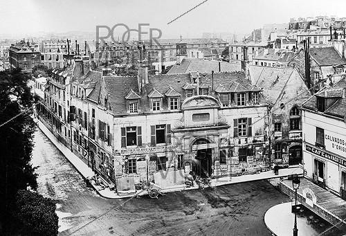 Roger-Viollet | 189413 | Panorama of the Hôpital de la Pitié before its demolition in 1912 (present Rue Geoffroy-Saint-Hilaire and the Paris Mosque). Paris, Rue Lacépède, circa 1900. | &copy; Roger-Viollet / Roger-Viollet