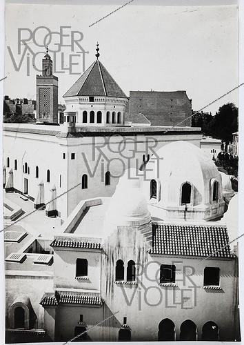 Roger-Viollet | 130129 | Paris Mosque (5th arrondissement), 1933. Photograph by Albert Harlingue. Paris, Musée Carnavalet. | &copy; Albert Harlingue / Musée Carnavalet / Roger-Viollet