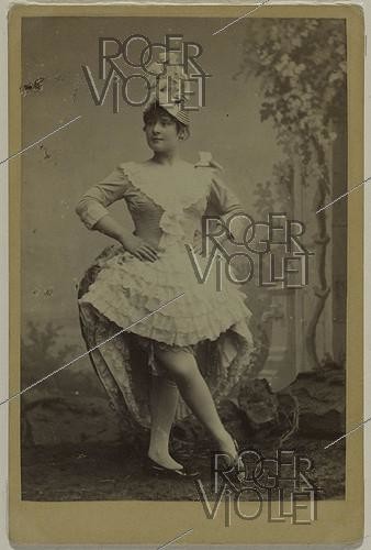 Roger-Viollet | 102189 | Portrait de Louise Weber en danseuse. 1856-1916. Photographie anonyme. Paris, musée Carnavalet. | &copy; Musée Carnavalet / Roger-Viollet