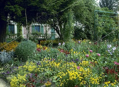 Roger-Viollet | 1087096 | Propriété de Claude Monet (1840-1926) à Giverny (Eure). | &copy; Alain Bonhoure / Roger-Viollet