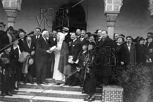 Roger-Viollet | 317343 | Reception at the Paris Mosque with Algerian Prime Minister Ben Ghabrit. 1936. | &copy; Roger-Viollet / Roger-Viollet