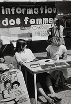 Roger-Viollet | 1537070 | Rencontres internationales des femmes à l'université de Vincennes. 1977. Photographie de Janine Niepce (1921-2007). | &copy; Janine Niepce / BHVP / Roger-Viollet