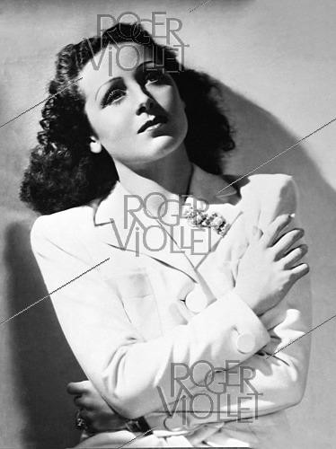 Roger-Viollet | 1421813 | Rosine Deréan (1910-2001), French actress. April 1945. France-Soir collection. Bibliothèque historique de la Ville de Paris. | &copy; Fonds France-Soir / BHVP / Roger-Viollet