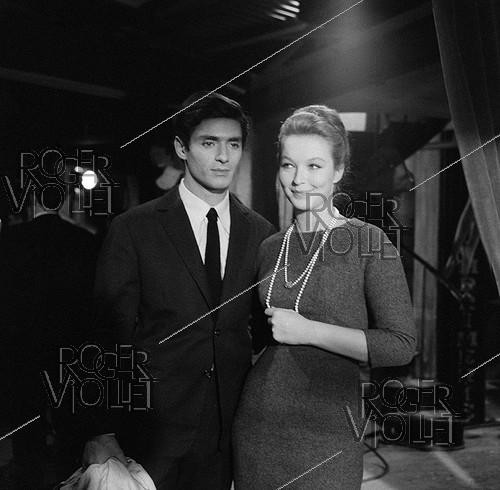 Roger-Viollet | 718972 | Sami Frey (born in 1937) and Marina Vlady (1938-2026), French actors, on the set of  L'Orgueil , sketch from  Les Sept Péchés Capitaux , film by Roger Vadim. France, on October 27, 1961. | &copy; Alain Adler / Roger-Viollet