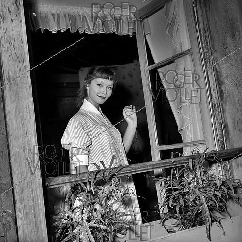 Roger-Viollet | 191905 | Shooting of  Sophie et le Crime , film by Pierre Gaspard-Huit (1955), after a novel by Cécil Saint-Laurent (1953). Marina Vlady. France, 1955. | &copy; Alain Adler / Roger-Viollet