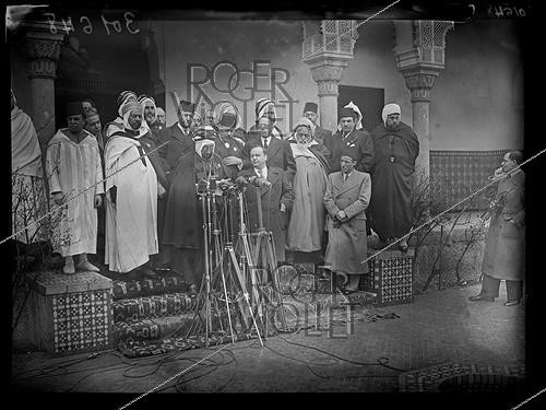Roger-Viollet | 393359 | Speech by Si Bou Aziz Ben Gana, Sheikh el Arab (Emir of the Arabs), invited to France by the Association of Friends of Algeria, at the Grand Mosque of Paris. Paris (5th arrondissement), March 8, 1939. Photograph from the newspaper  Excelsior . | &copy; Excelsior - L'Equipe / Roger-Viollet