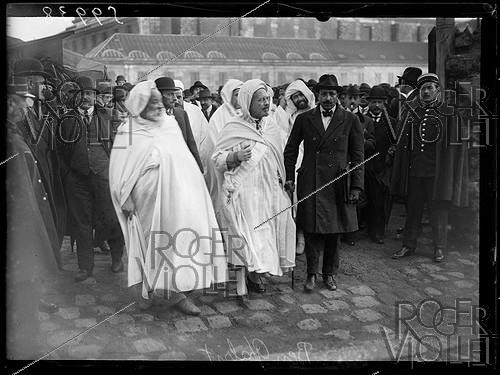 Roger-Viollet | 1312689 | Speech of Si Kaddour Benghabrit (1868-1954), Algerian statesman from the Ministry of Foreign Affairs, on the occasion of the laying of the foundation stone, of the Muslim Institute and the Grand Mosque of Paris, place du Puits-de-l'Ermite (5th arrondissement). Wednesday 1st March 1922. Photograph from the French newspaper  Excelsior . | &copy; Excelsior - L'Equipe / Roger-Viollet