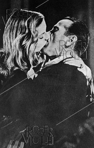 Roger-Viollet | 1421989 |  The Big Sleep , film by Howard Hawks. Lauren Bacall and Humphrey Bogart, American actors. United States, 1946. Photograph from the collections of the French newspaper  France Soir . Bibliothèque historique de la Ville de Paris. | &copy; Fonds France-Soir / BHVP / Roger-Viollet