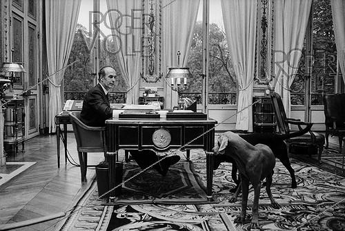 Roger-Viollet | 1095335 | Valéry Giscard d'Estaing (1926-2020), président de la République française, à l'Elysée. Paris, 23 octobre 1974. | &copy; Jean-Régis Roustan / Roger-Viollet
