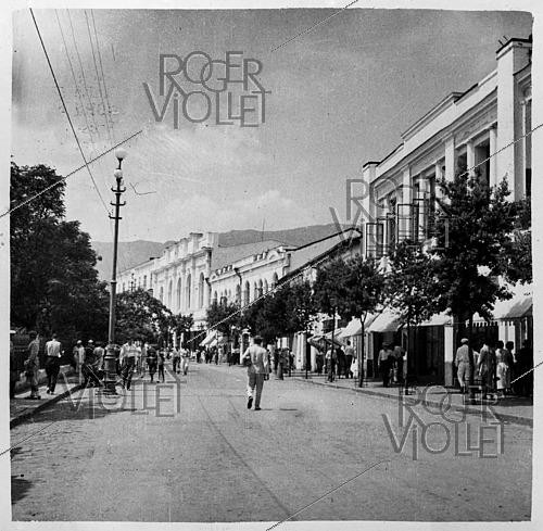Roger-Viollet | 1421892 | View of Yalta (Crimea), where the Yalta conference took place from February 4 to February 11, 1945. It aimed to end World War II sooner. France-Soir collection. Bibliothèque historique de la Ville de Paris. | &copy; Fonds France-Soir / BHVP / Roger-Viollet