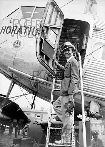 Roger-Viollet | 415645 | Walt Disney (1901-1966), American producer and director of cartoons. | &copy; Roger-Viollet / Roger-Viollet