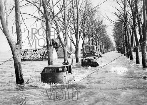 Roger-Viollet | 1421969 | World War II. British army, 1945. Photograph from the collections of the French newspaper  France-Soir . Bibliothèque historique de la Ville de Paris. | &copy; Fonds France-Soir / BHVP / Roger-Viollet
