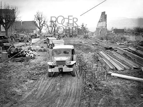 Roger-Viollet | 1421858 | World War II. Convoy crossing the village of Ostheim (France), on February 10, 1945. Photograph from the collections of the French newspaper  France Soir . Bibliothèque historique de la Ville de Paris. | &copy; Fonds France-Soir / BHVP / Roger-Viollet
