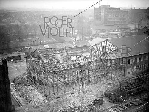 Roger-Viollet | 1422024 | World War II. Damage. Duisburg (Germany), on March 30, 1945. Photograph from the collections of the French newspaper  France Soir . Bibliothèque historique de la Ville de Paris. | &copy; Fonds France-Soir / BHVP / Roger-Viollet