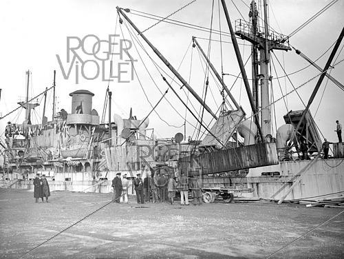 Roger-Viollet | 1421905 | World War II.  Le Havre  Liberty cargo ship transporting food and supplies to help rebuild Europe after the war. France, on February 24, 1945. Photograph from the collections of the French newspaper  France-Soir . Bibliothèque historique de la Ville de Paris. | &copy; Fonds France-Soir / BHVP / Roger-Viollet