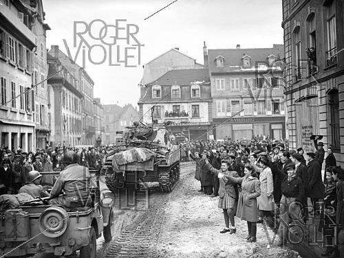 Roger-Viollet | 1421834 | World War II. Liberation of Colmar (France), on February 8, 1945. Photograph from the collections of the French newspaper  France-Soir . Bibliothèque historique de la Ville de Paris. | &copy; Fonds France-Soir / BHVP / Roger-Viollet