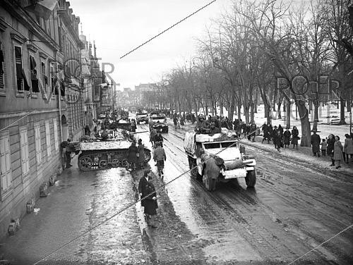 Roger-Viollet | 1421837 | World War II. Liberation of Colmar (France), on February 8, 1945. Photograph from the collections of the French newspaper  France-Soir . Bibliothèque historique de la Ville de Paris. | &copy; Fonds France-Soir / BHVP / Roger-Viollet