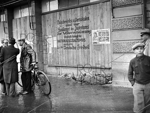Roger-Viollet | 1421838 | World War II. Liberation of Colmar (France), on February 8, 1945. Photograph from the collections of the French newspaper  France-Soir . Bibliothèque historique de la Ville de Paris. | &copy; Fonds France-Soir / BHVP / Roger-Viollet