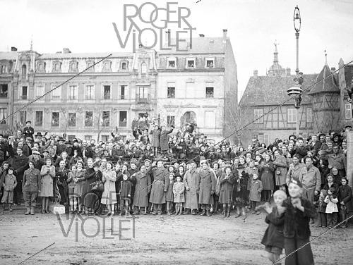 Roger-Viollet | 1421890 | World War II. Parade of French troops. Rouffach (France), on February 12, 1945. Photograph from the collections of the French newspaper  France Soir . Bibliothèque historique de la Ville de Paris. | &copy; Fonds France-Soir / BHVP / Roger-Viollet