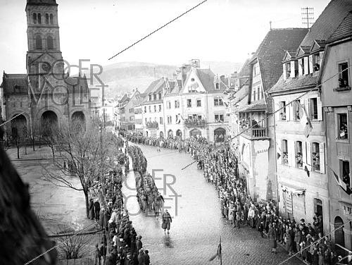 Roger-Viollet | 1421891 | World War II. Parade of French troops. Rouffach (France), on February 12, 1945. Photograph from the collections of the French newspaper  France Soir . Bibliothèque historique de la Ville de Paris. | &copy; Fonds France-Soir / BHVP / Roger-Viollet