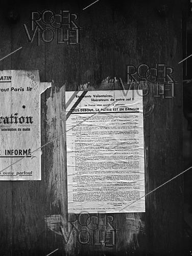 Roger-Viollet | 1421874 | World War II. Poster calling for Resistance volunteers. France, on April 8, 1945. Photograph from the collections of the French newspaper  France Soir . Bibliothèque historique de la Ville de Paris. | &copy; Fonds France-Soir / BHVP / Roger-Viollet