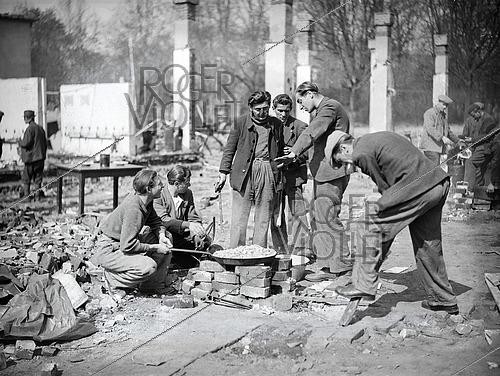 Roger-Viollet | 1421817 | World War II. Prison workers preparing their meal in a Franco-Belgian military camp. Würzburg (Germany), on April 13, 1945. Photograph from the collections of the French newspaper  France-Soir . Bibliothèque historique de la Ville de Paris. | &copy; Fonds France-Soir / BHVP / Roger-Viollet