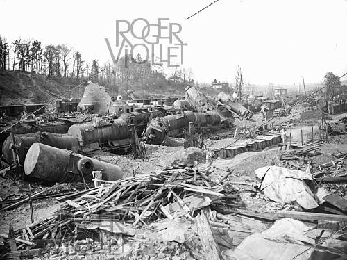 Roger-Viollet | 1421824 | World War II. Ruins of a train station. Kitzingen (Bavaria, Germany), on April 13, 1945. Photograph from the collections of the French newspaper  France-Soir . Bibliothèque historique de la Ville de Paris. | &copy; Fonds France-Soir / BHVP / Roger-Viollet