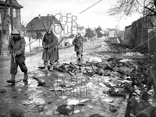 Roger-Viollet | 1421843 | World War II. Soldiers securing the suburbs after the liberation of Colmar (France), on February 8, 1945. Photograph from the collections of the French newspaper  France Soir . Bibliothèque historique de la Ville de Paris. | &copy; Fonds France-Soir / BHVP / Roger-Viollet