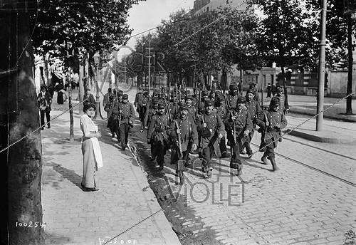 Roger-Viollet | 1000194 | World War One. Departure of soldiers from the 24th regiment. Paris, August 1914. | &copy; Maurice-Louis Branger / Roger-Viollet