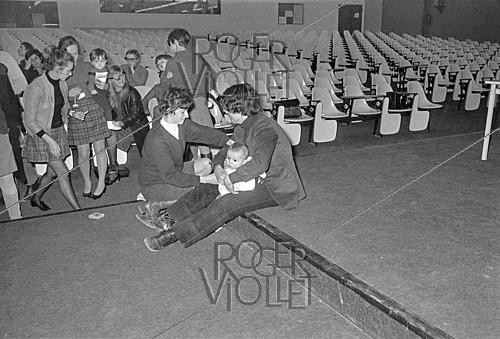 Roger-Viollet | 1438191 | Young children in an amphitheater at the Vincennes faculty following the unfinished crèche. Vincennes (Val-de-Marne), January 16, 1969. Photograph by N. Humilier. Fonds France-Soir. Bibliothèque historique de la Ville de Paris. | &copy; N. Humilier / Fonds France-Soir / BHVP / Roger-Viollet