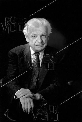 Roger-Viollet | 1410512 | Yves Bonnefoy (1923-2016), French poet, art critic and translator. 1991. | &copy; Irmeli Jung / Roger-Viollet
